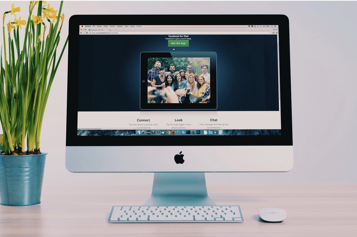 iMac mostrando um site moderno